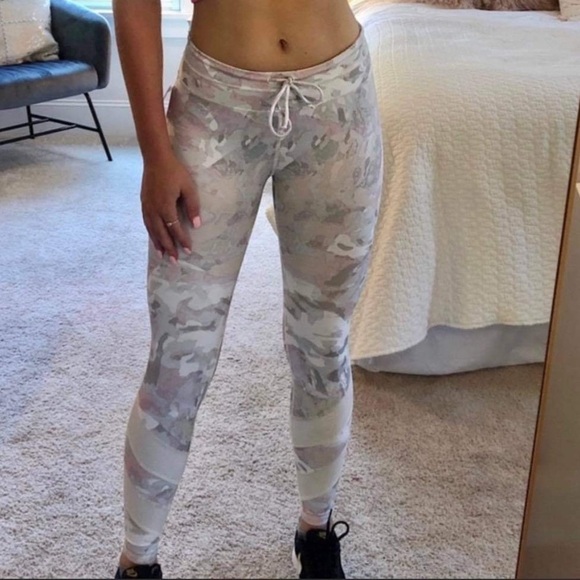 Free People FP Movement Daybreak grey pink wash camo print leggings XS - Picture 15 of 16
